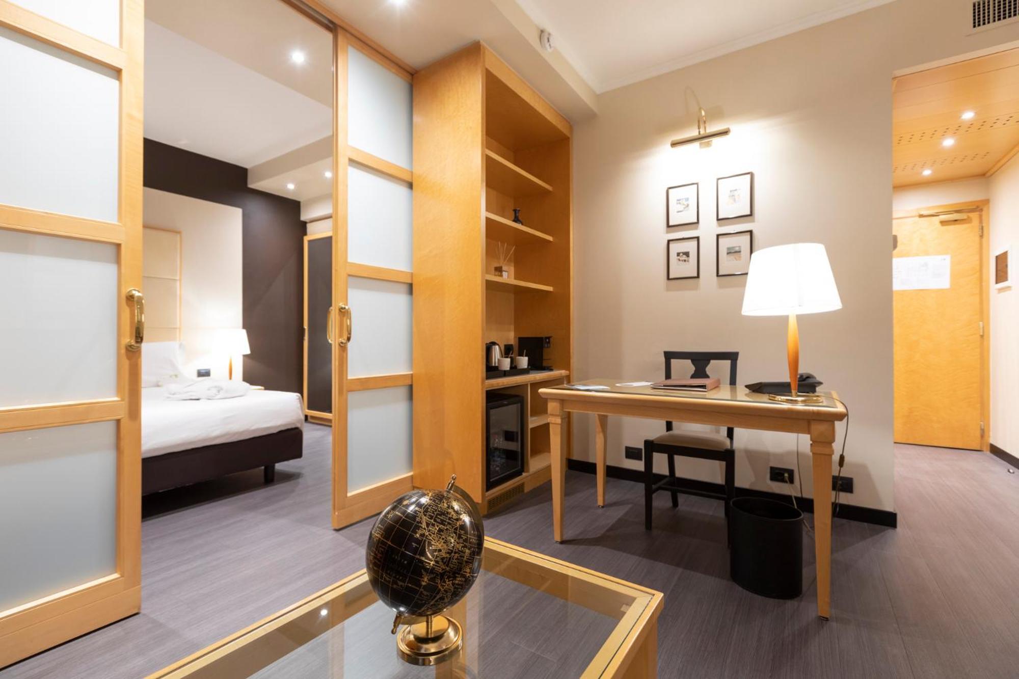 Suite,1187616454:JPEG