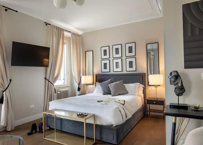 Guest house: Daplace - Corso Monforte Suites